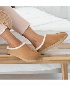 Isotoner Signature Women's Microsuede Rory Hoodback Comfort Slippers -rings shop 23205864 fpx